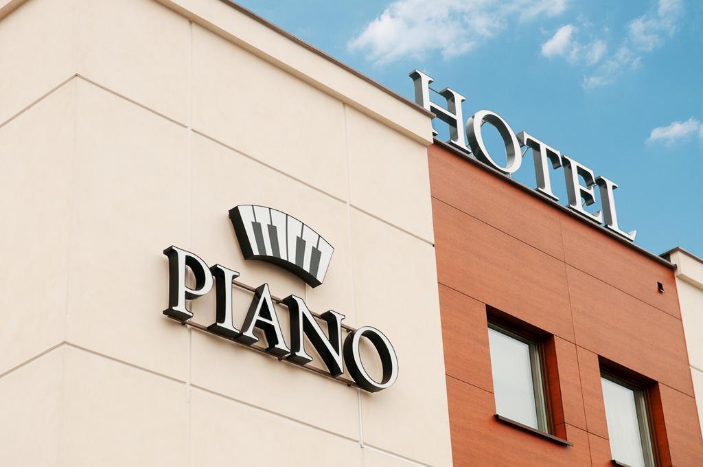 Hotel Piano Lublin Exteriör bild