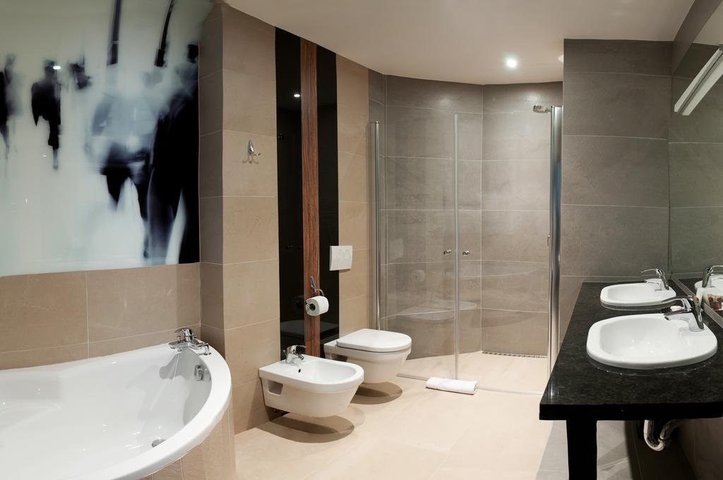 Hotel Piano Lublin Rum bild