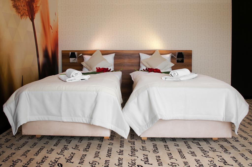Hotel Piano Lublin Rum bild