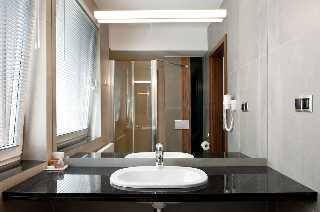 Hotel Piano Lublin Rum bild