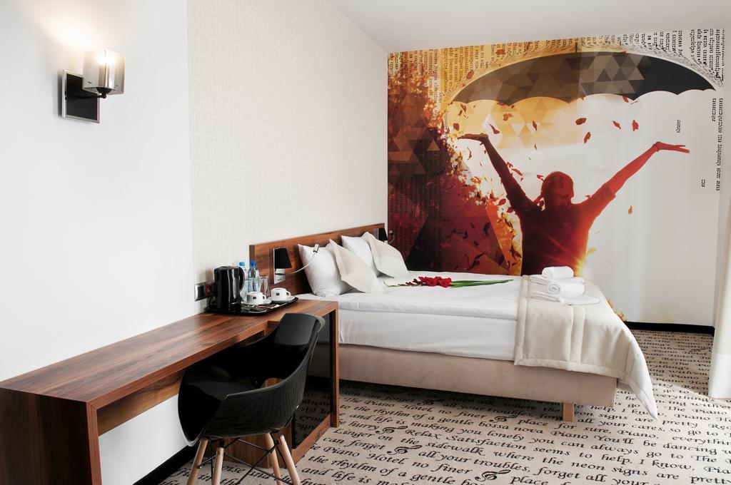 Hotel Piano Lublin Rum bild