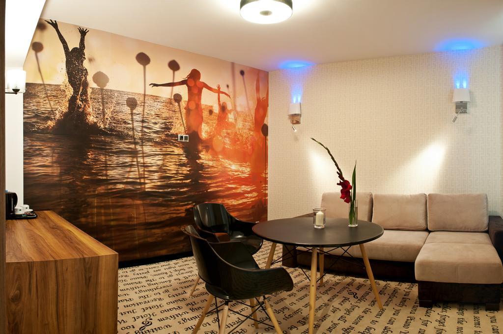 Hotel Piano Lublin Rum bild