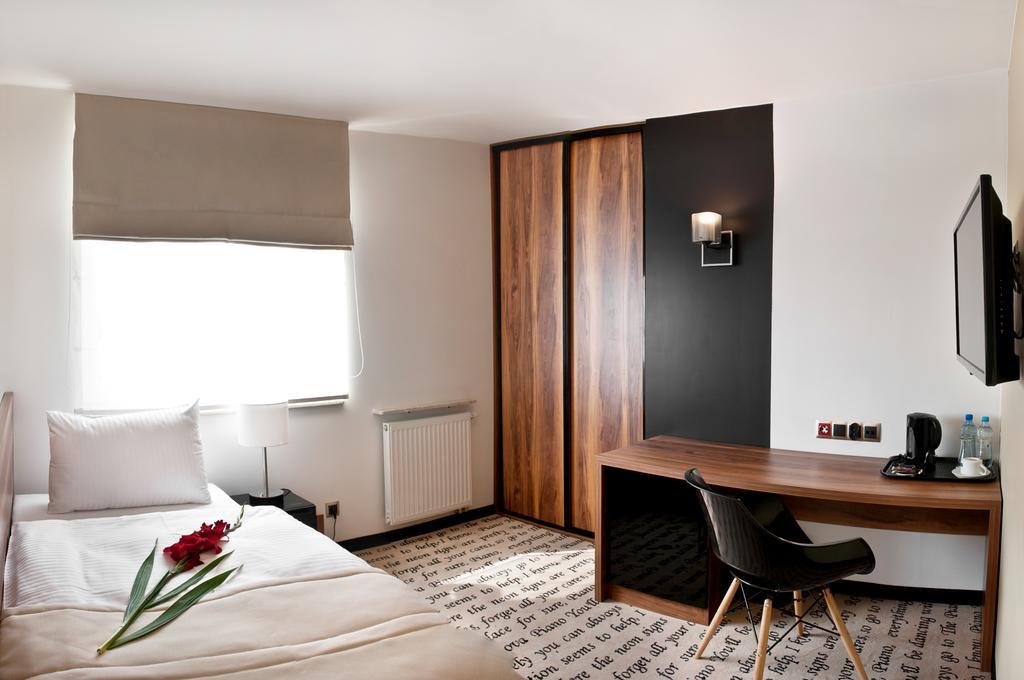 Hotel Piano Lublin Rum bild
