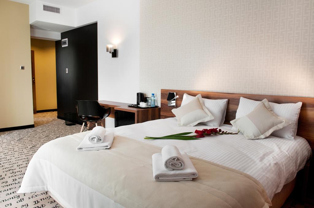 Hotel Piano Lublin Rum bild
