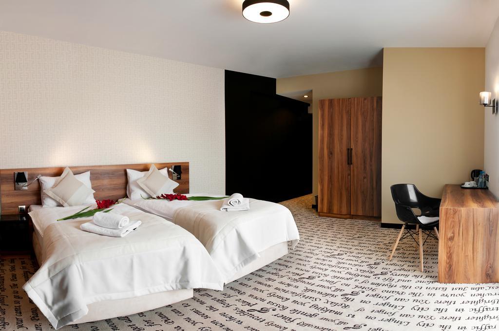 Hotel Piano Lublin Rum bild