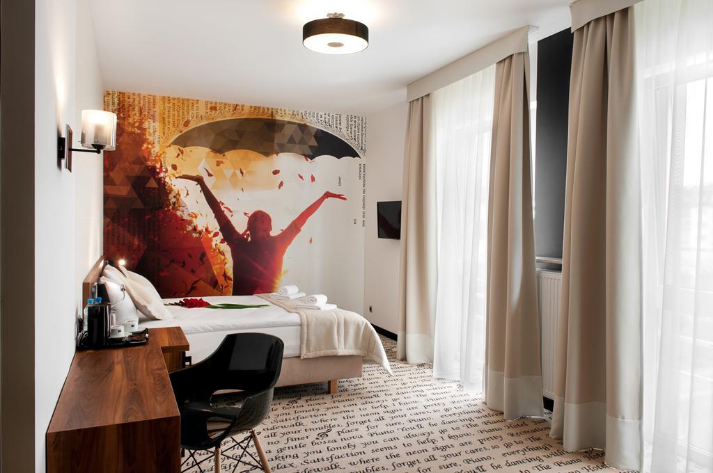 Hotel Piano Lublin Rum bild